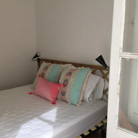 Apartment Chic Castle House Lisbon
