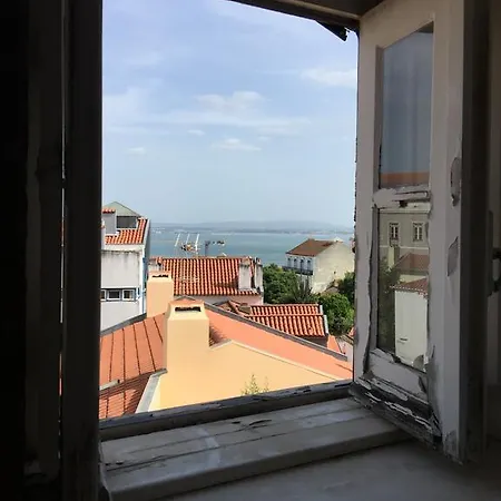 Chic Castle House Lisbon